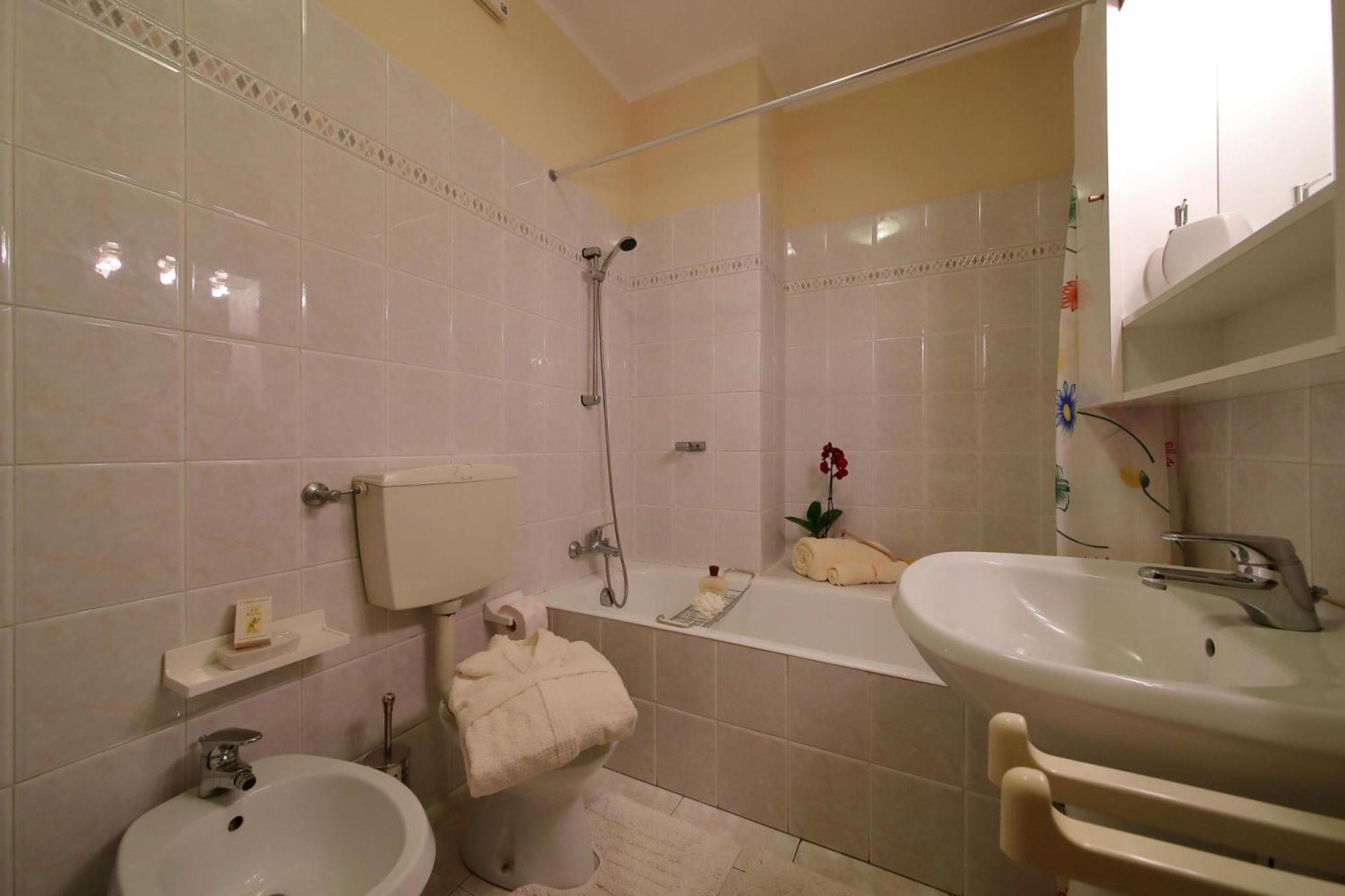 Petalo Bianco 100M From Lake - Happy Rentals Baveno Ngoại thất bức ảnh